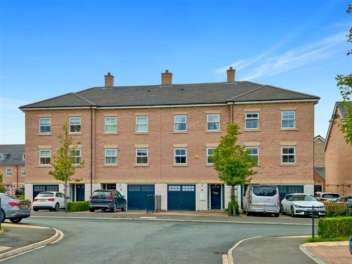 4 Bedroom Town House For Sale In Newton Kyme, Tadcaster, St Andrews Walk, LS24