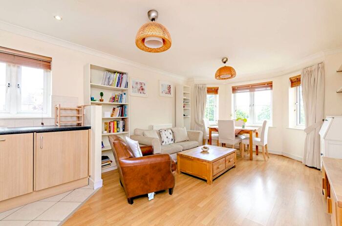 2 Bedroom Flat For Sale In London Road, Burpham, Guildford, GU1