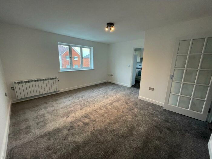 2 Bedroom Flat To Rent In Layton Street, Welwyn Garden City, Hertfordshire, AL7
