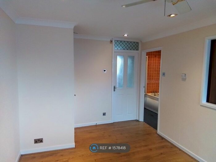 1 Bedroom Flat To Rent In Duffins Close, Rochdale, OL12