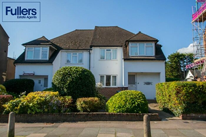 2 Bedroom Ground Maisonette To Rent In Hoppers Road, London, N21