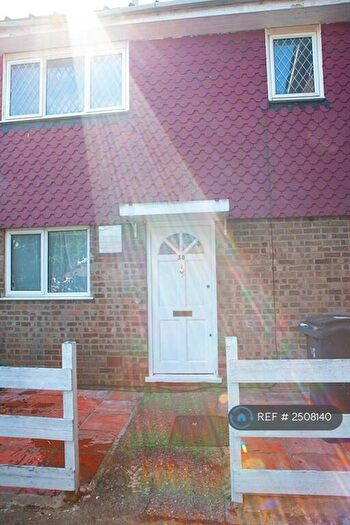 4 Bedroom Semi-Detached House To Rent In Smith Street, Surbiton, KT5