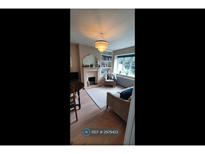 2 Bedroom Flat To Rent In Cintra Court, London, SE19