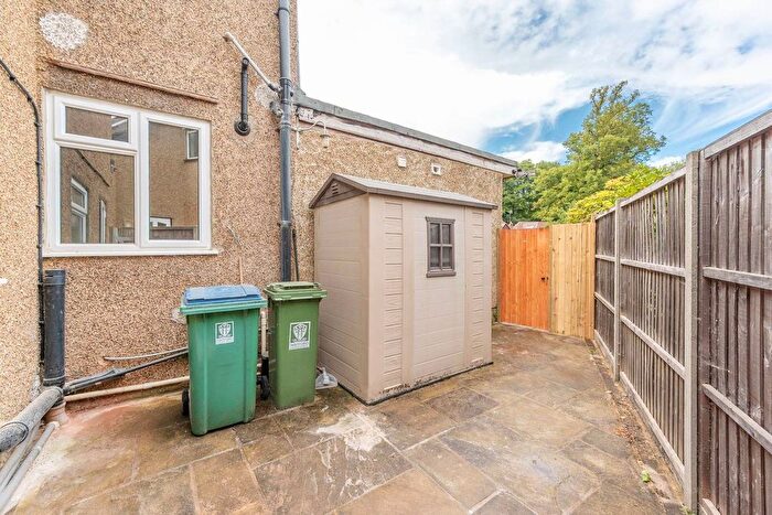 1 Bedroom Flat To Rent In Gade Avenue, Watford, WD18