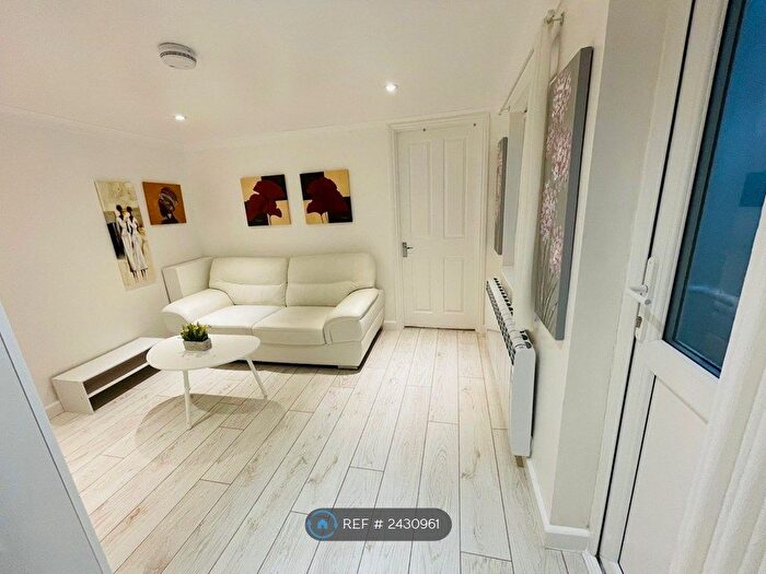 1 Bedroom Flat To Rent In Cavendish Place, Eastbourne, BN21