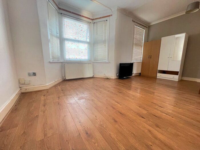 1 Bedroom Flat To Rent In Wellwood Road, Ilford, IG3