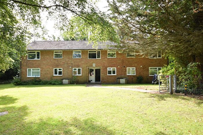 2 Bedroom Flat For Sale In Green Lane, Shipley Bridge, RH6