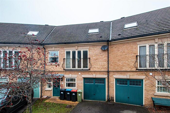 4 Bedroom Town House To Rent In Clegg Square, Shenley Lodge, Milton Keynes, MK5
