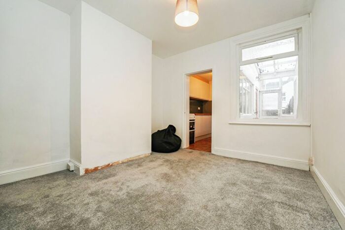 2 Bedroom Detached House For Sale In Prince Rupert Road, Worcester, Worcestershire, WR5