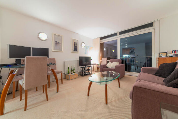 1 Bedroom Apartment To Rent In Gainsborough House, Canary Central, Canary Wharf, London, E14