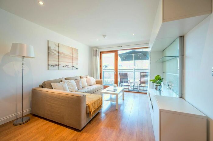 2 Bedroom Flat To Rent In Campbell Road, Bow, London, E3