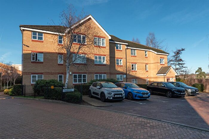 2 Bedroom Flat For Sale In Coltswood Court, Pickard Close, London, N14