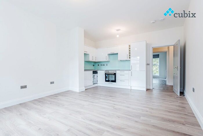 3 Bedroom Flat To Rent In New Kent Road, London, SE1