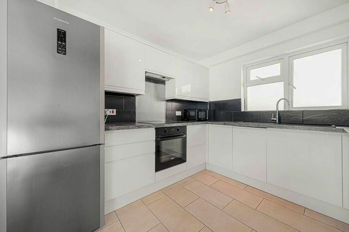 2 Bedroom Flat To Rent In Melody Road, Wandsworth, London, SW18