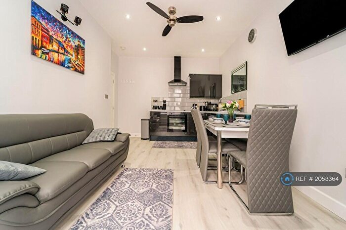 2 Bedroom Flat To Rent In Kimberley Avenue, Ilford, IG2