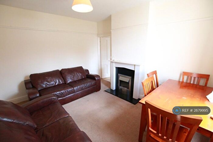 4 Bedroom Terraced House To Rent In Grange Avenue, Reading, RG6