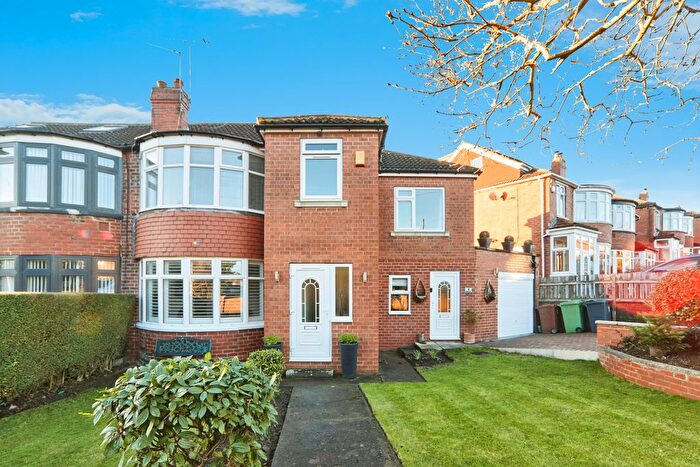 4 Bedroom Semi Detached House For Sale In Kingswood Drive, Leeds, LS8