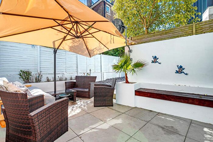 2 Bedroom Flat To Rent In Sinclair Road, London, W14