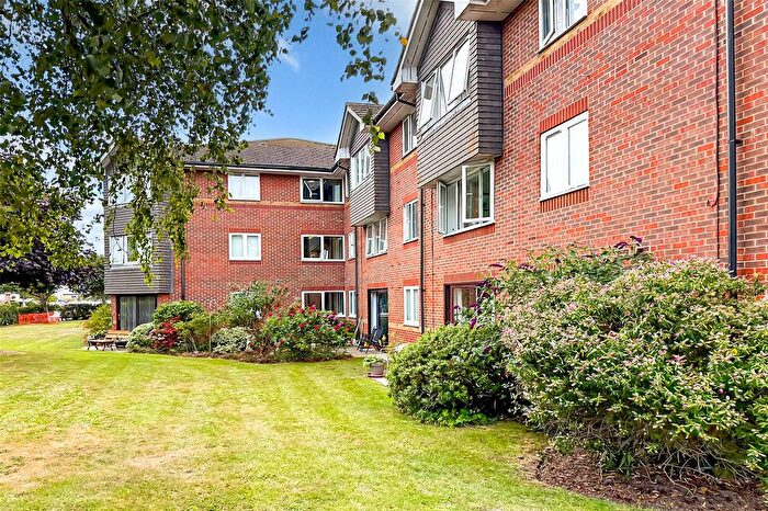 1 Bedroom Flat For Sale In Irvine Road, Littlehampton, West Sussex, BN17