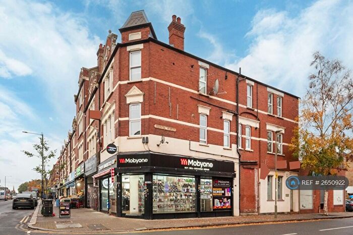 3 Bedroom Flat To Rent In Stanton Court, London, N3