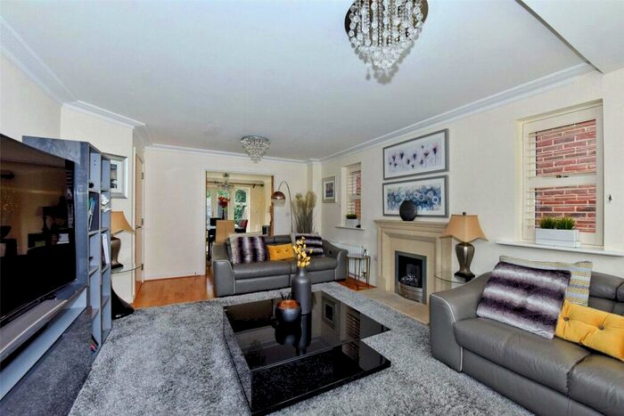 5 Bedroom Link Detached House For Sale In Pendenza, Cobham, Surrey, KT11
