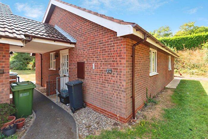 1 Bedroom Bungalow For Sale In Poplar Road, Dorridge, Solihull, West Midlands, B93