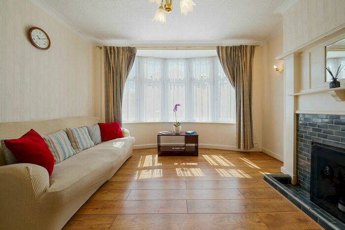 3 Bedroom Terraced House To Rent In Duckett Road, London, N4