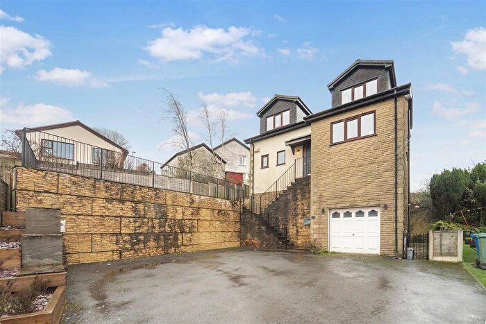 4 Bedroom Detached House For Sale In Lyndale Close, Rossendale, BB4
