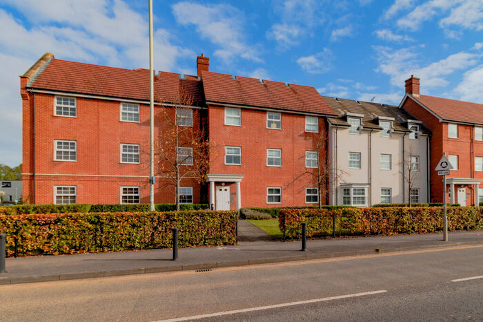 2 Bedroom Flat To Rent In Colebrook House, Ashville Way, Wokingham, RG41