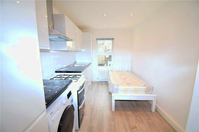 Studio To Rent In High Road, Wood Green, London, N22