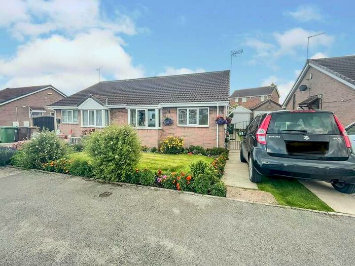 Houses for sale & to rent in WF9 3TE, Northfield Court, South Elmsall