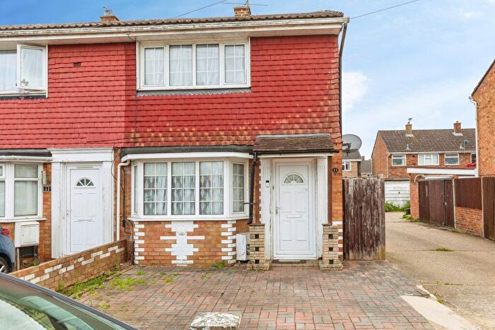 2 Bedroom End Of Terrace House For Sale In St. Pauls Close, Rochester, Kent, ME2