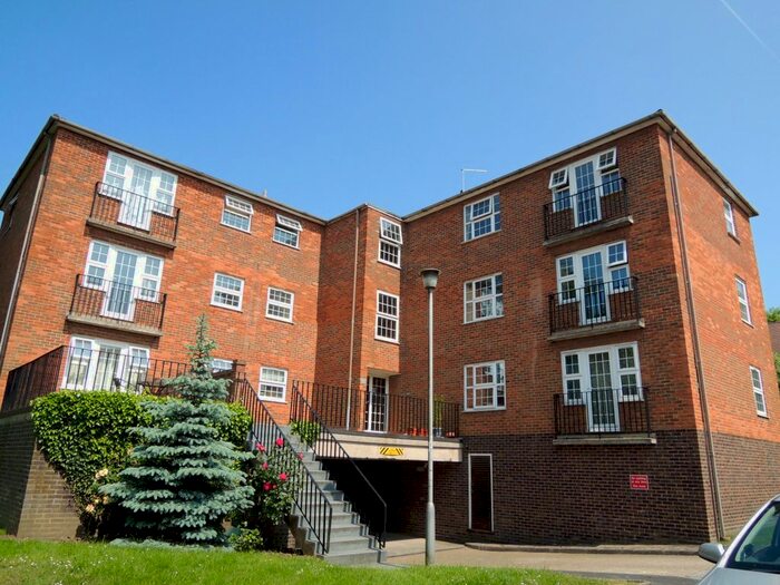 2 Bedroom Flat To Rent In Batterdale, AL9