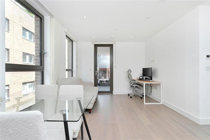 1 Bedroom Apartment For Sale In Gunthorpe Street, London, E1