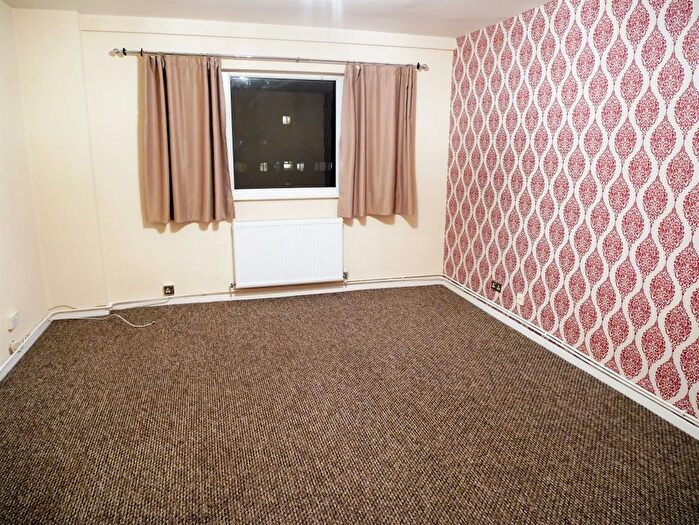 1 Bedroom Flat To Rent In Great West Road, Hounslow, TW5