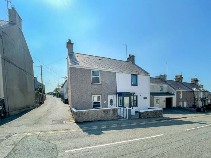 4 Bedroom SemiDetached House For Sale In High Street, Llanerchymedd
