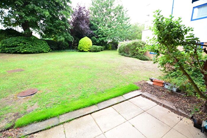 2 Bedroom Flat To Rent In Temple Gardens, Brighton, BN1