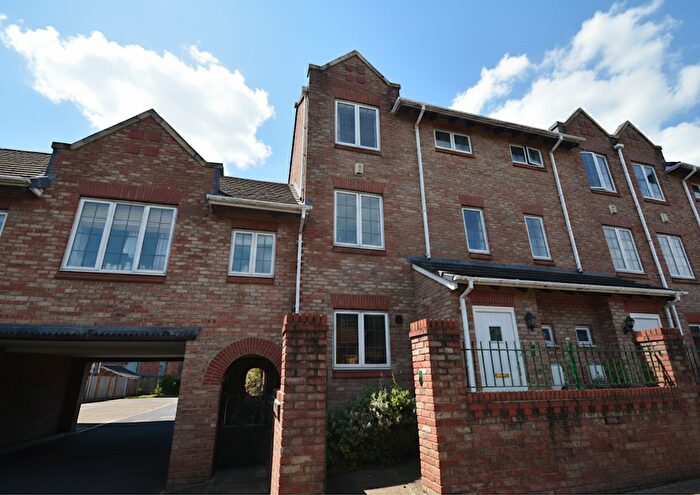 3 Bedroom Town House For Sale In Great Oak Drive, Altrincham, WA15