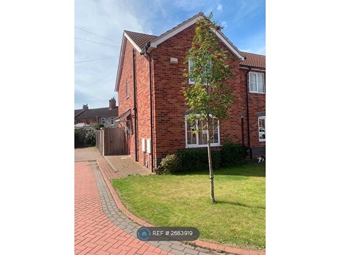 2 Bedroom Semi-detached House To Rent In Scholars Walk, Brigg, North Lincolnshire, DN20