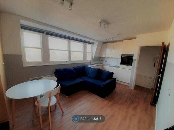 1 Bedroom Flat To Rent In Hammersmith Grove, London, W6