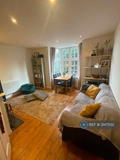 1 Bedroom Flat To Rent In Lawn Road, Guildford, GU2