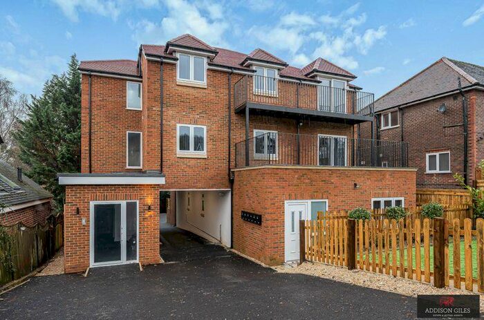 2 Bedroom Flat To Rent In West Wycombe Road, High Wycombe, HP12