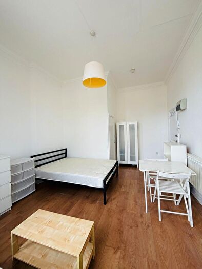 Studio To Rent In Fairlop Road, London, E11