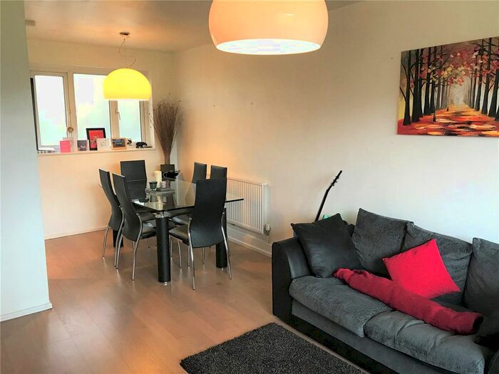 2 Bedroom Flat To Rent In Blick House, Lonson, SE16