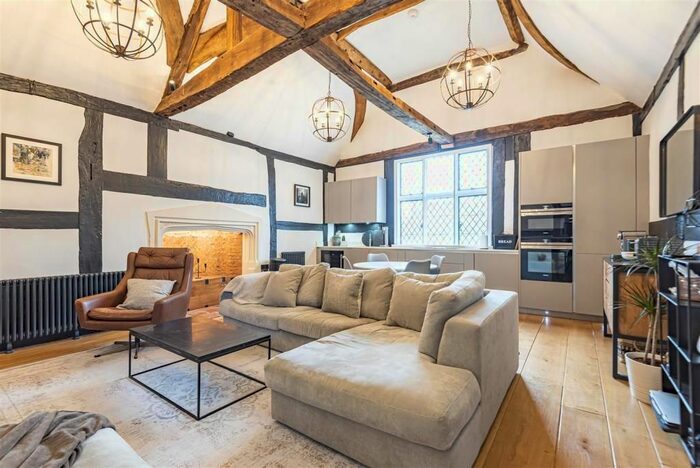 3 Bedroom Flat To Rent In Chesham Place, London, SW1X