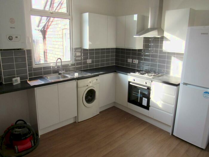 3 Bedroom Maisonette To Rent In Wick Road, Brislington, Bristol, BS4