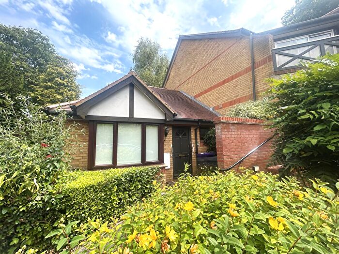 1 Bedroom Bungalow To Rent In Harrison Close, Hitchin, SG4