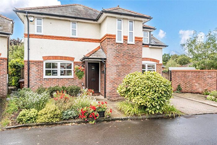 3 Bedroom Detached House For Sale In Cartbridge Close, Send, Surrey, GU23