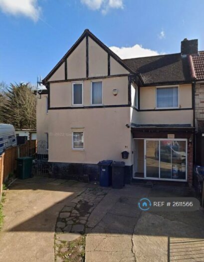 4 Bedroom Semi-Detached House To Rent In Coppetts Close, London, N12