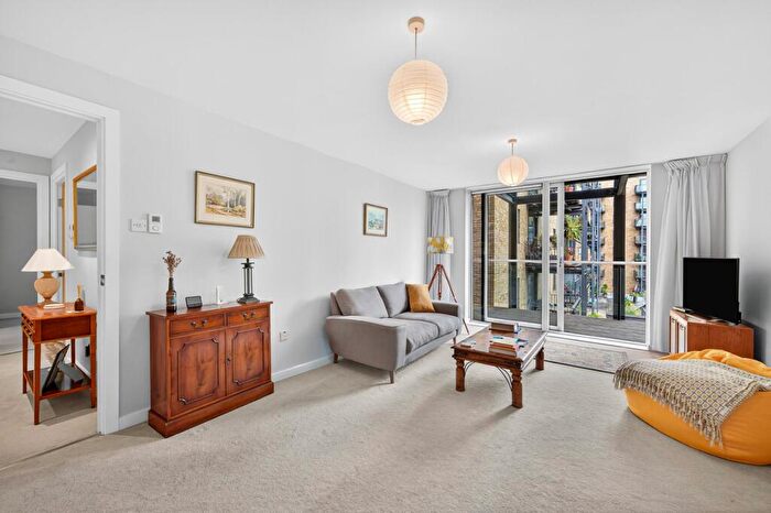 2 Bedroom Flat For Sale In Berglen Court, Branch Road, E14